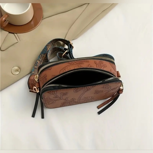 NEW! Floral Embossed Tan Crossbody Bag NWT! - Picture 3 of 4